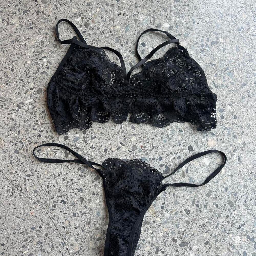 Unbranded black lace lingerie set, black lace bralette and thong bottom xl